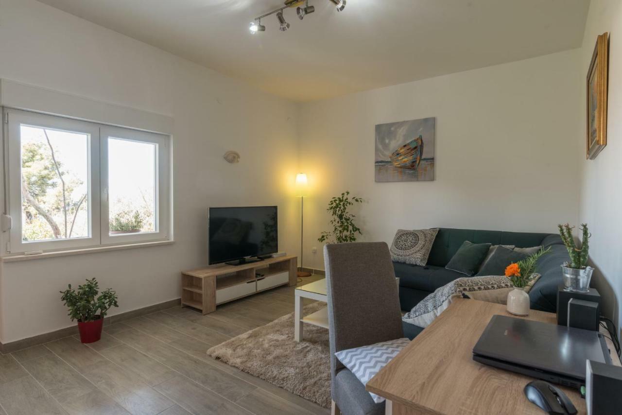 Apartment Okrug Gornji - Trogir With Sea View Экстерьер фото