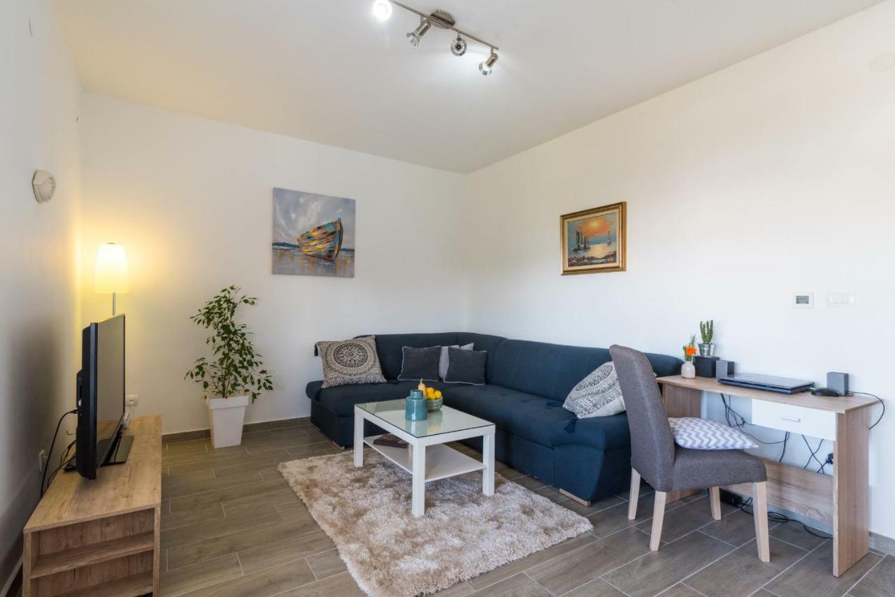 Apartment Okrug Gornji - Trogir With Sea View Экстерьер фото