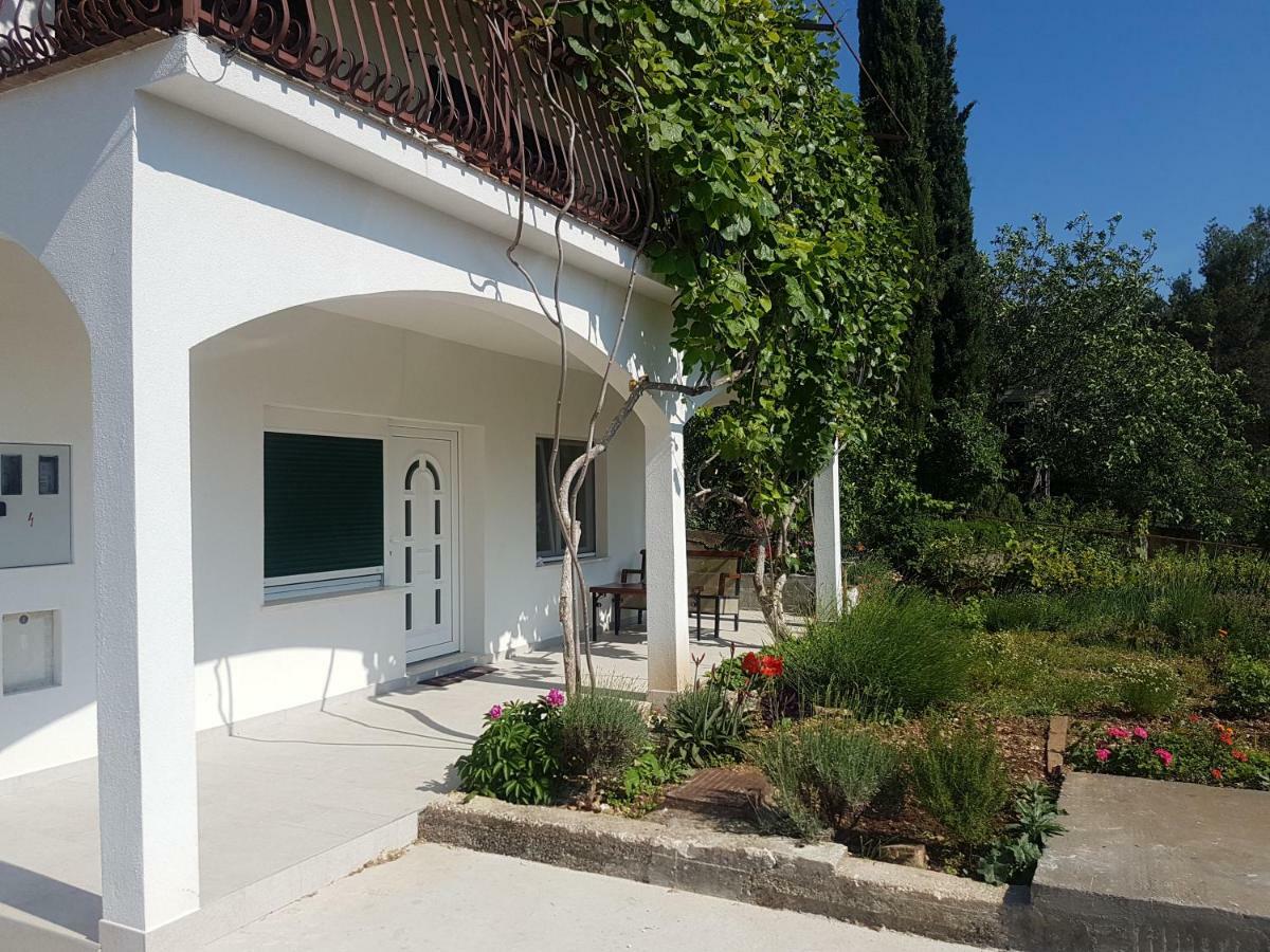 Apartment Okrug Gornji - Trogir With Sea View Экстерьер фото